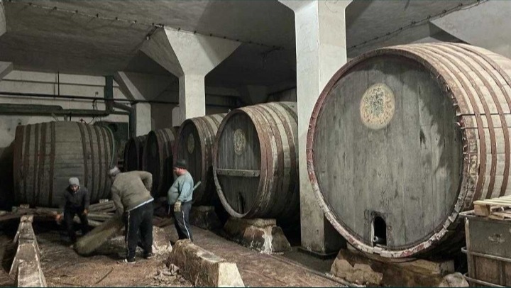 1986 ex-wine European oak foudres for whiskey finishing and distillery sourcing